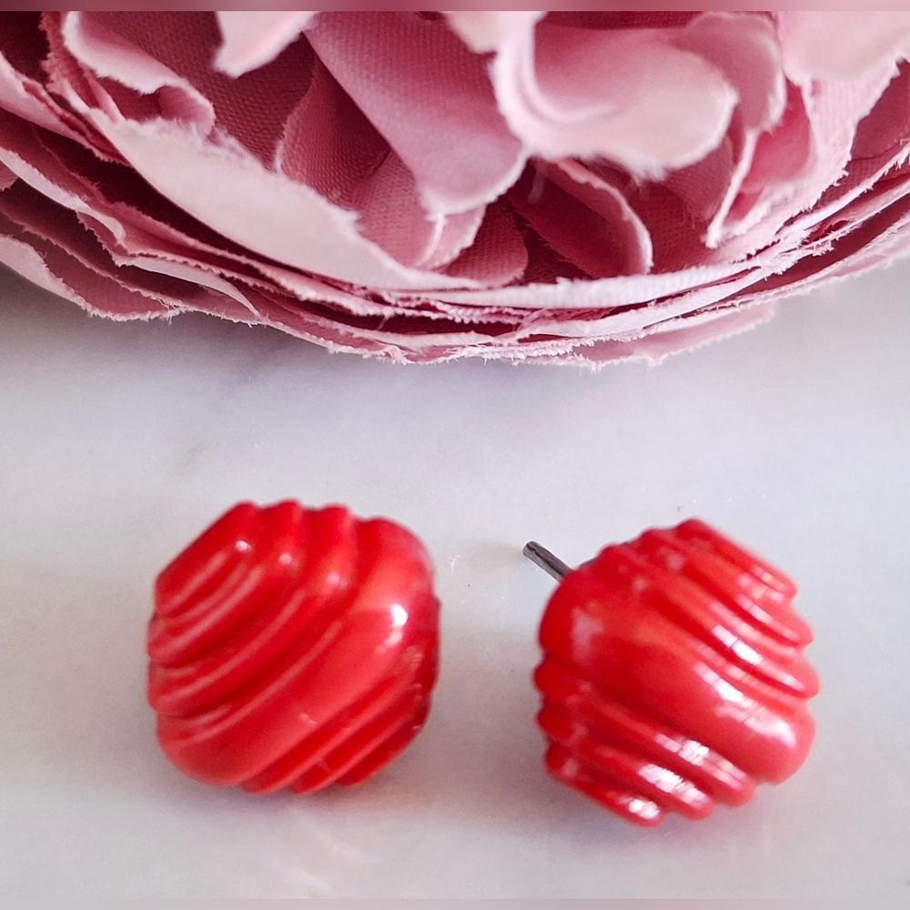 Vintage 80s ❤️Stylish Red Stud Earrings